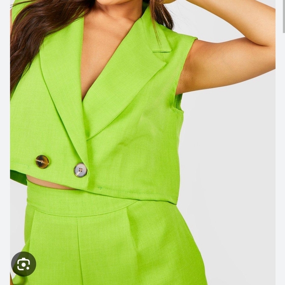 Textured Green Cropped Sleeveless blazer - Picture 3 of 12
